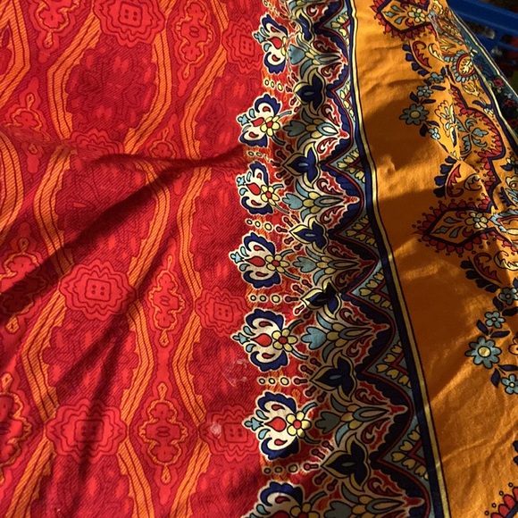 Absolutely gorgeous colors of turquoise, deep gold, and red bedding. - Picture 2 of 2